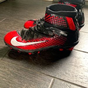 Nike Mens Size 9 Football Cleats.